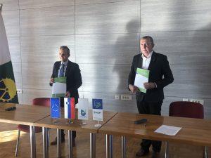 Podpis pogodbe o izgradnji kolesarske steze in pločnika za pešce ob lokalni cesti LC-295043 v naselju Podgora 1